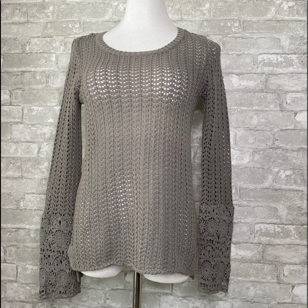 C Knitted floral lace back sleeve top